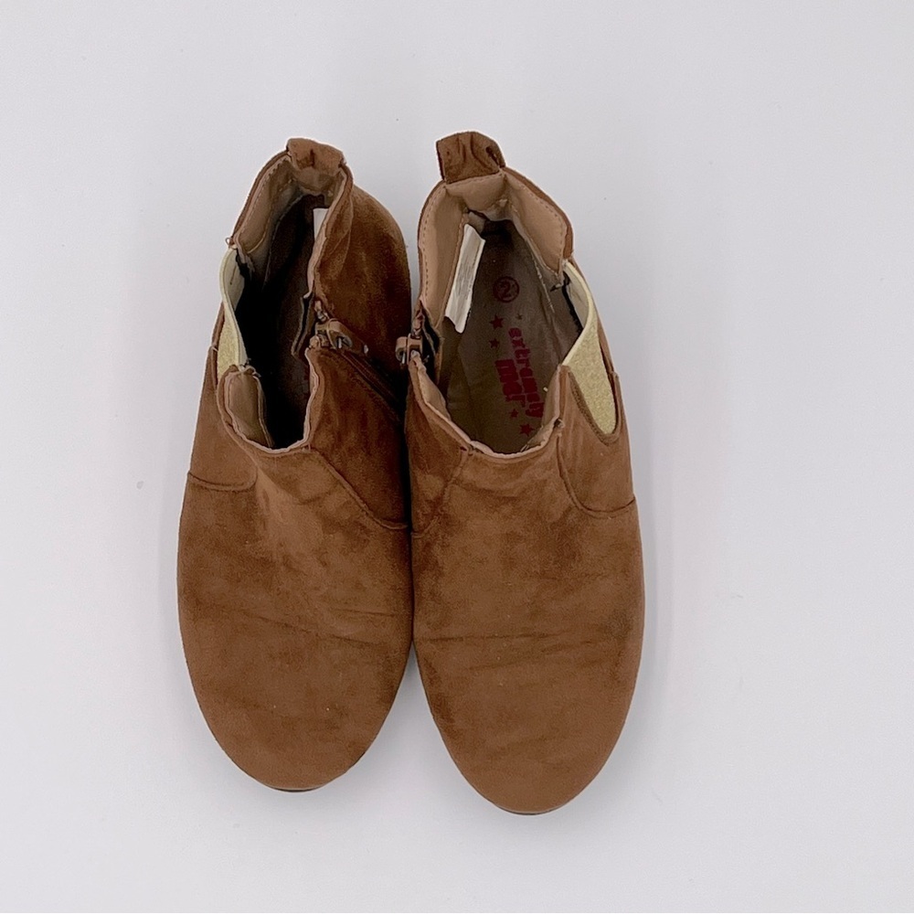 Extremely Me Light Brown Faux Sued Chelsey Boots w/ Side Zip Girls Size 2 - Picture 8 of 10